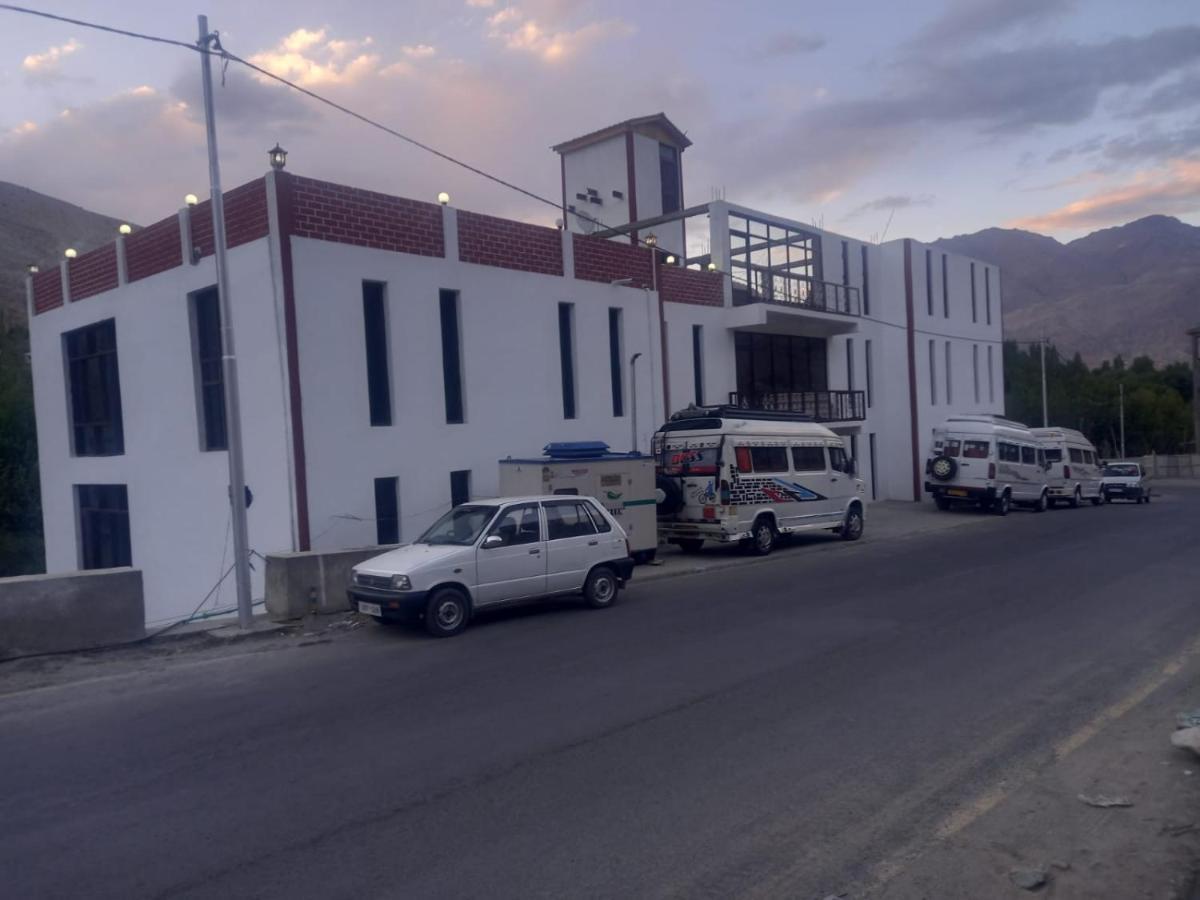 The Royal Kargil Hotel Exterior foto